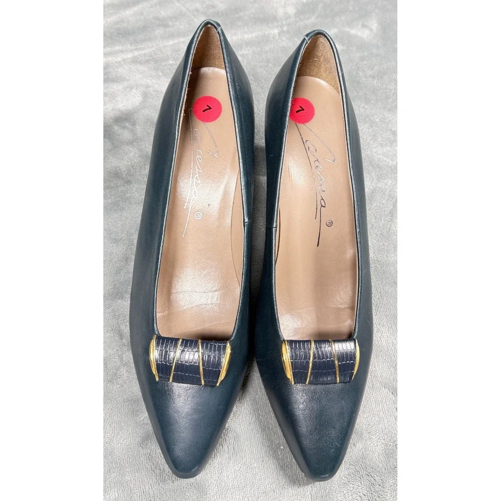 Caressa Pumps Womens 7N Navy Blue Leather Heels Gold Bow Buckle Career